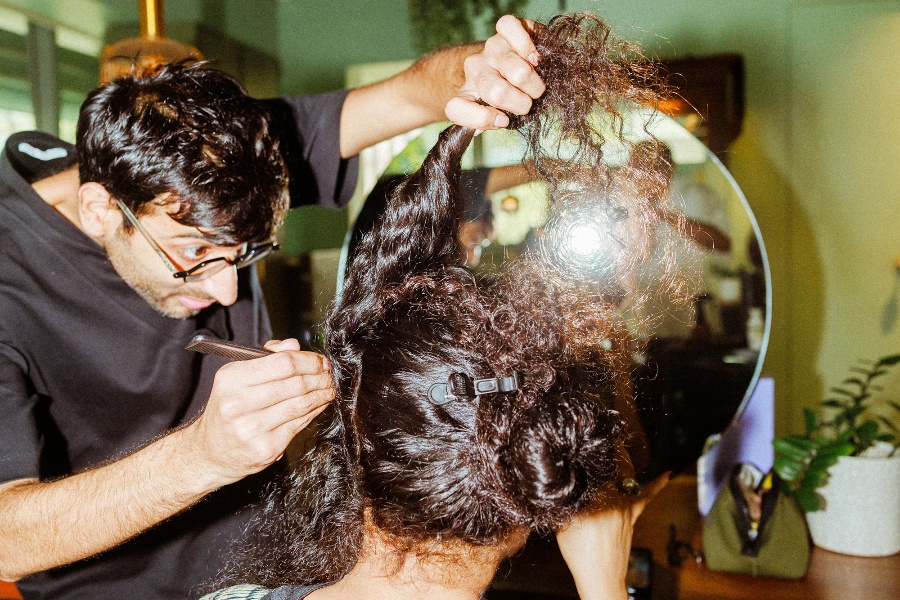 Dwyesh does Priyansha's hair