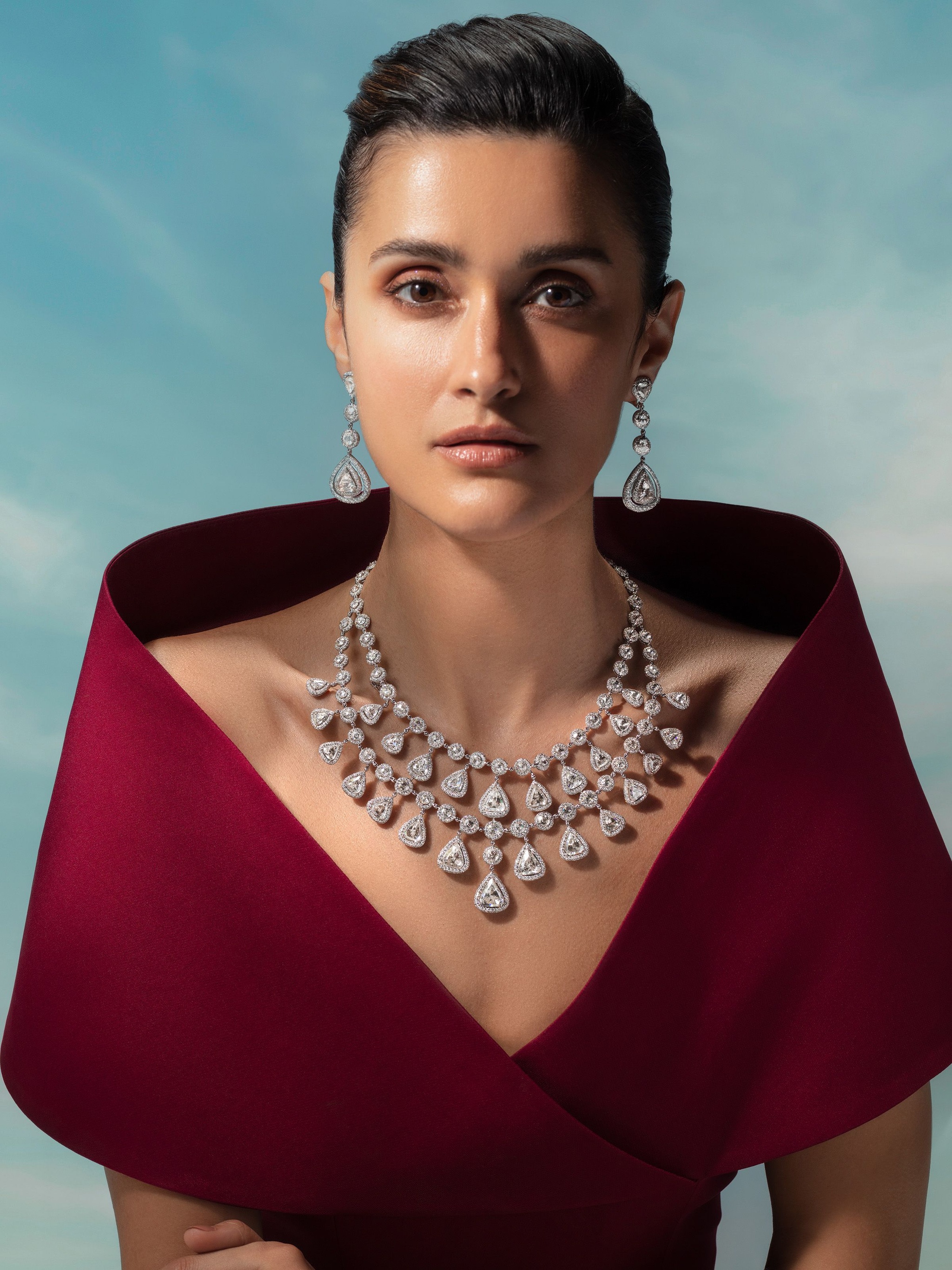 Lace of radiance necklace 
