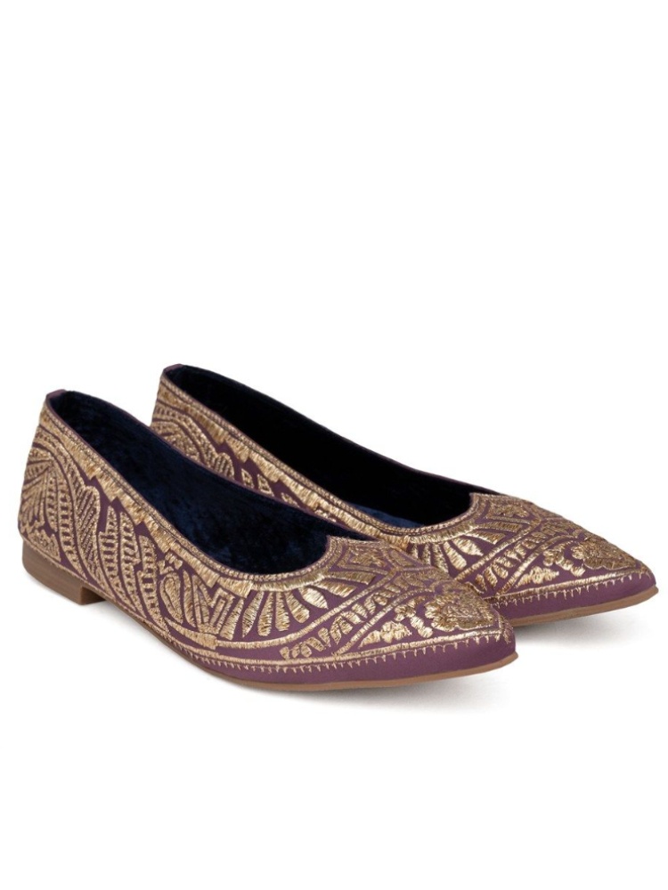 Madhno full embroidered jutti, Aprajita Toor