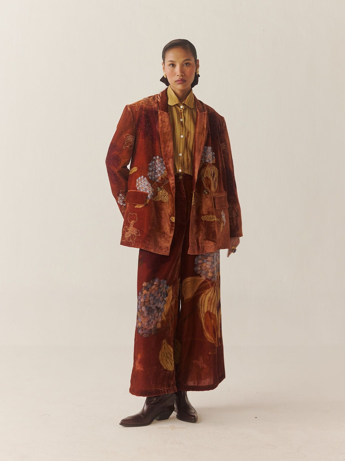 Cord oversized velvet blazer featuring embroidery