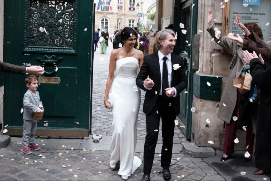 After their signing at the town hall on the 9th Arrondissement