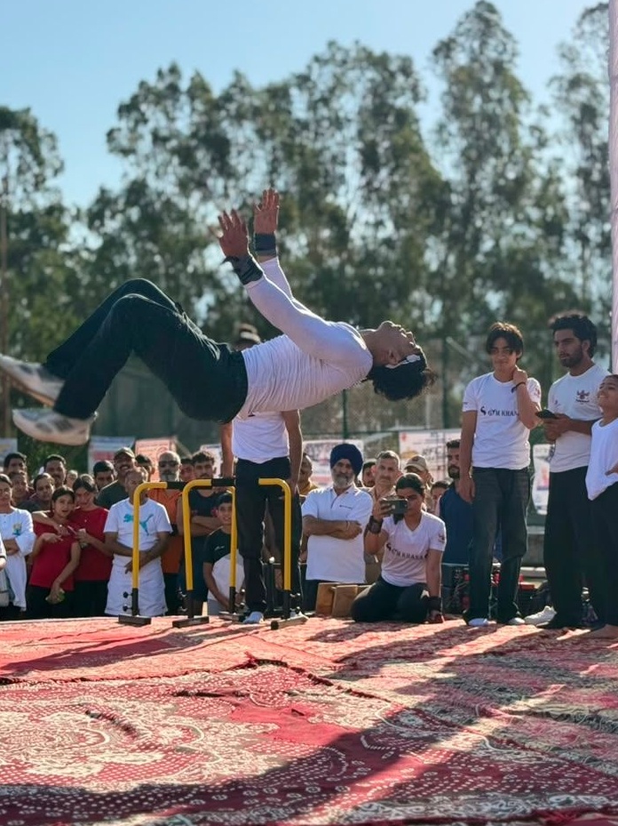They conduct calisthenics bootcamps in schools and colleges