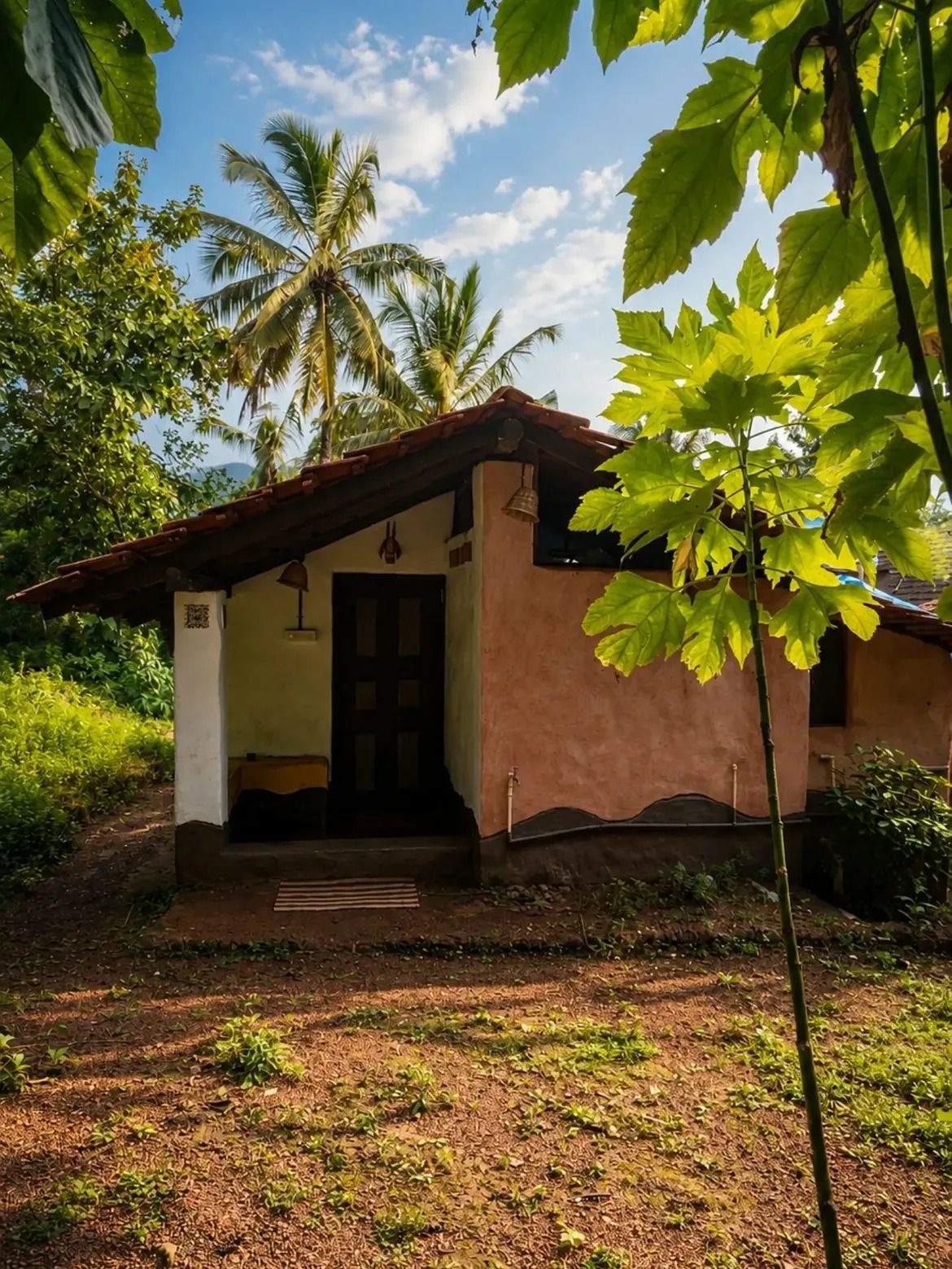 Cottage on a hillock overlooking the Talpona river