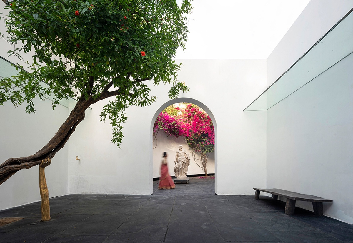 The courtyard in Raw Mango's Chattarpur store