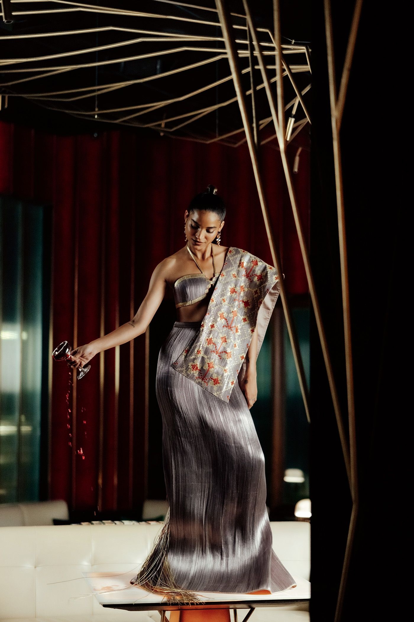 A model in a metal Patola cocktail sari by Rimzim Dadu