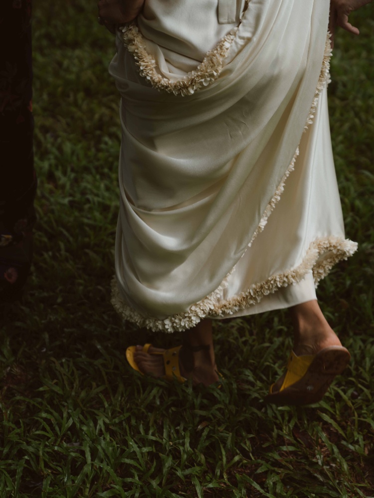 Vandana Verma wore yellow Kolhapuri flats to her wedding