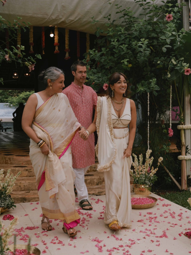 Vandana Verma wore an ivory Raw Mango sari and paired it with ancestral polki jewellery