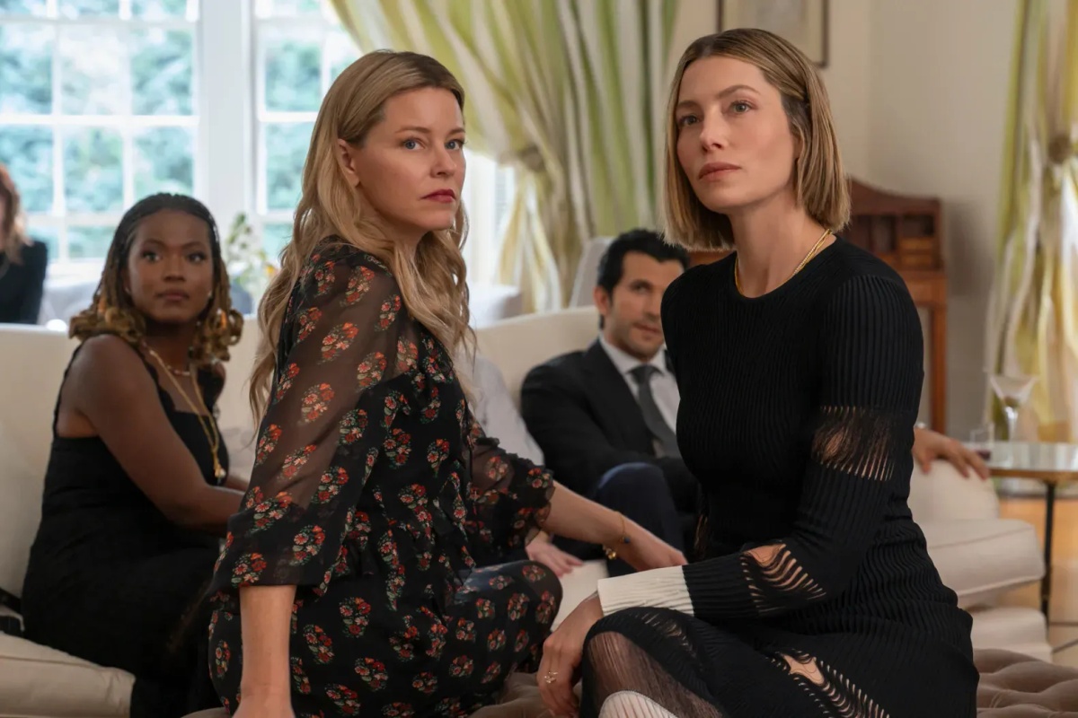 Jessica Biel and Elizabeth Banks in The Better Sisters