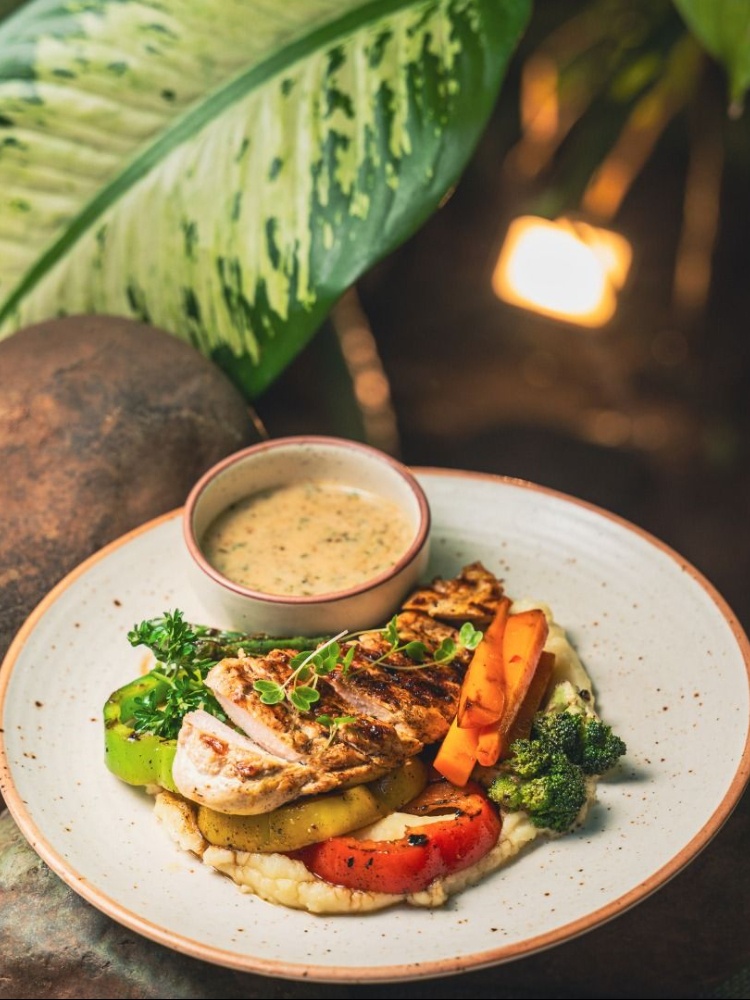 Grilled chicken with heart vegetables