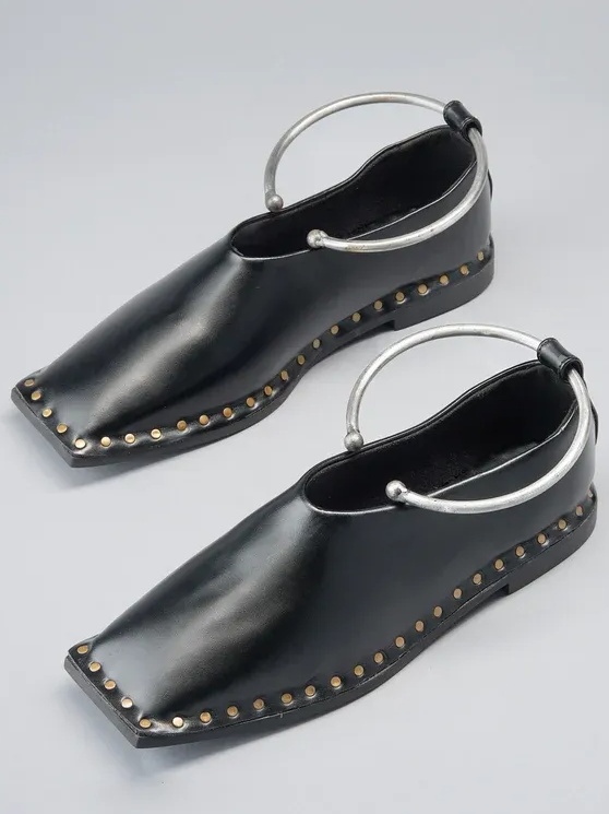 Gladiator anklet flats, Disobedience