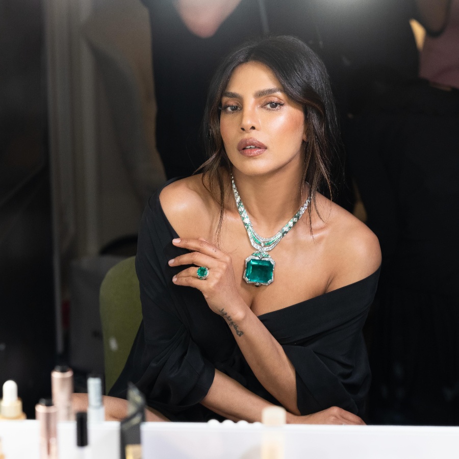 Priyanka Chopra Jonas in the ‘Magnus Emerald’ necklace by Bulgari