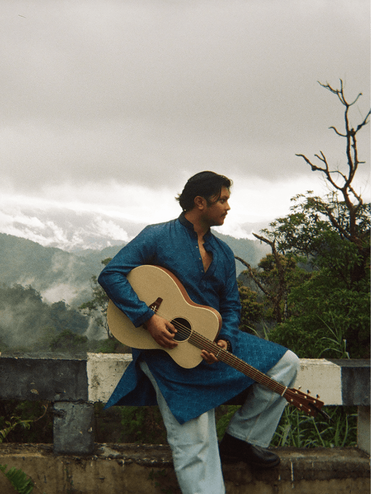 Calcutta Cowboy in his signature sapphire-blue kurta