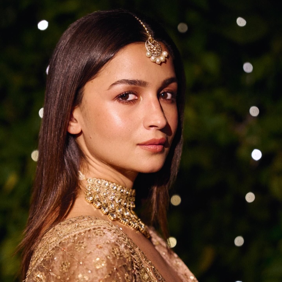 Alia Bhatt in Birdhichand Ghanshyamdas jewellery