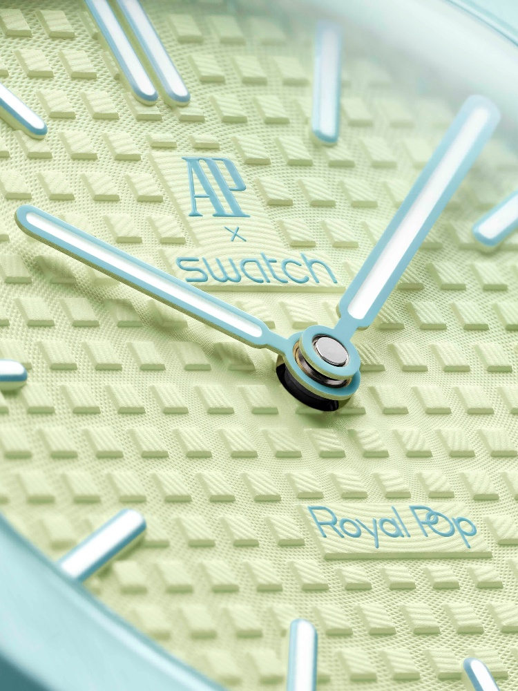 The dial of the AP X Swatch Royal Pop Blaue Acht