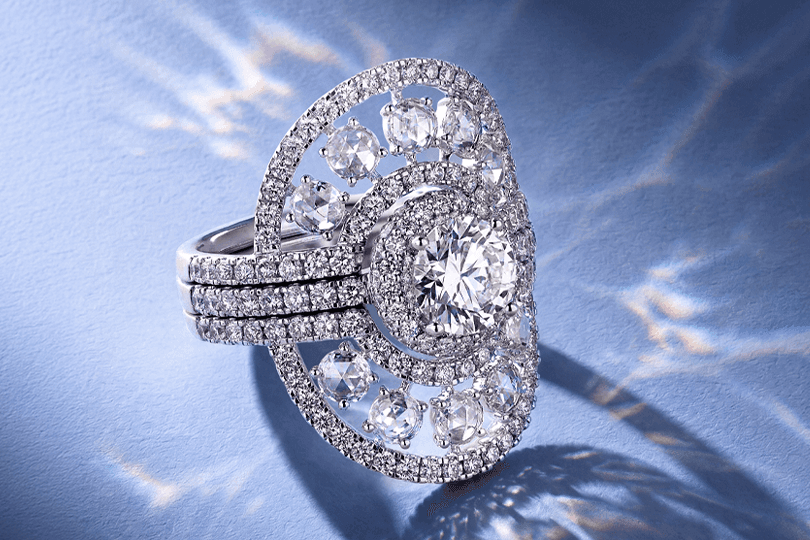 Aneka Sero Solitaire Embrace ring