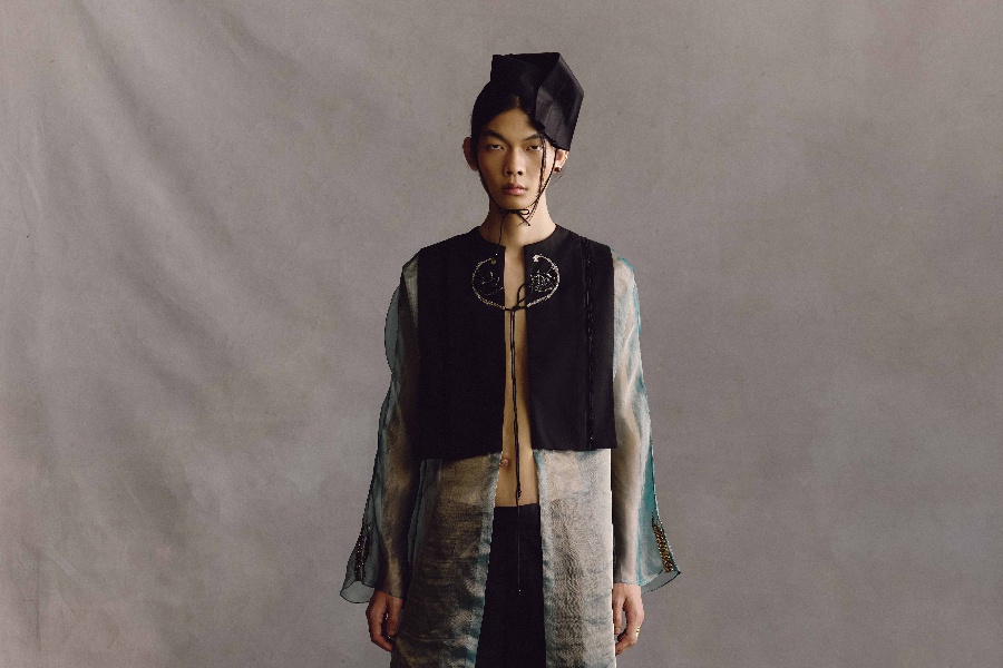 Ashiva Shu's ‘Neel Leher’ kurta in silk tissue features mukaish and zardozi embroidery