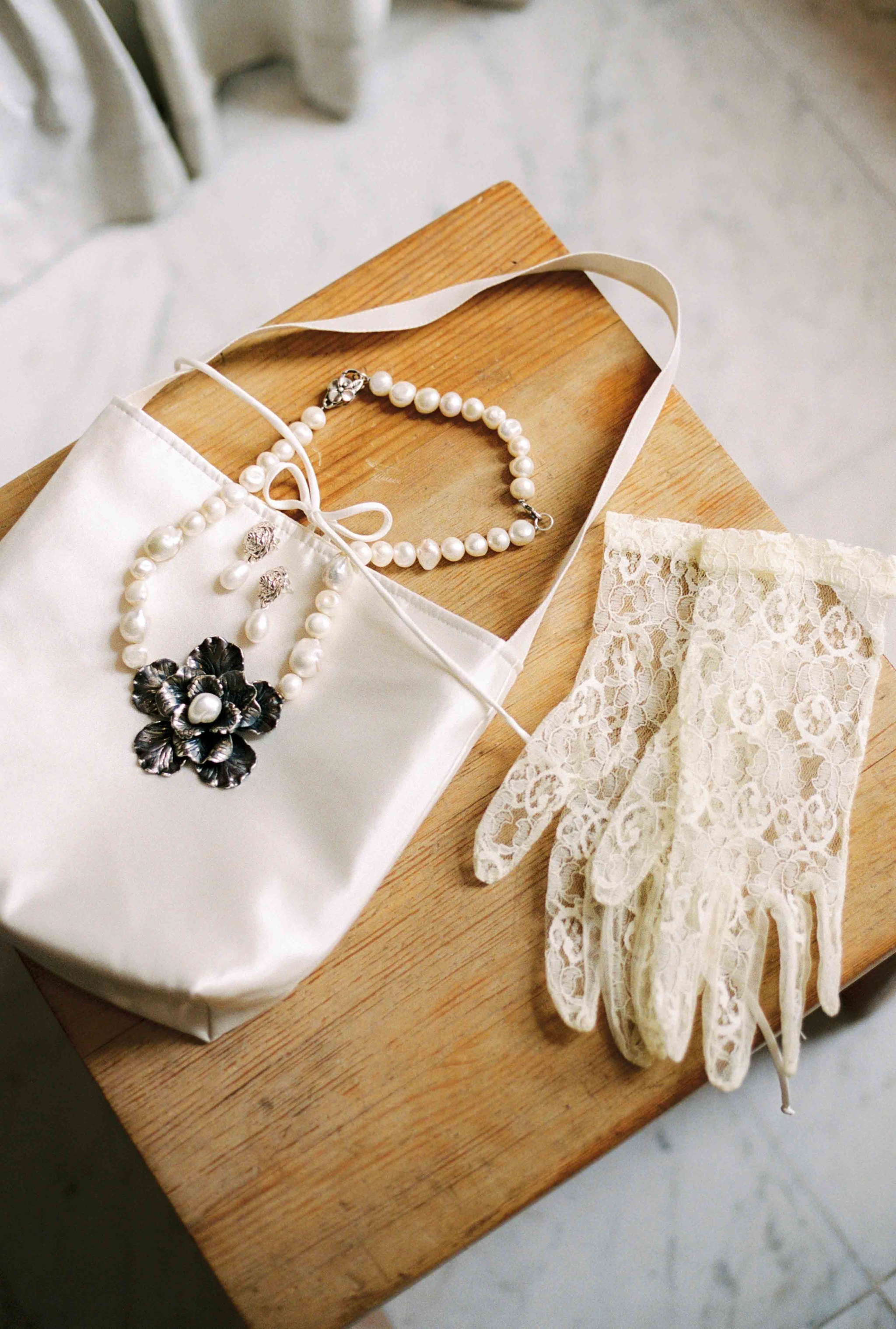 Aya Saleh's wedding accessories