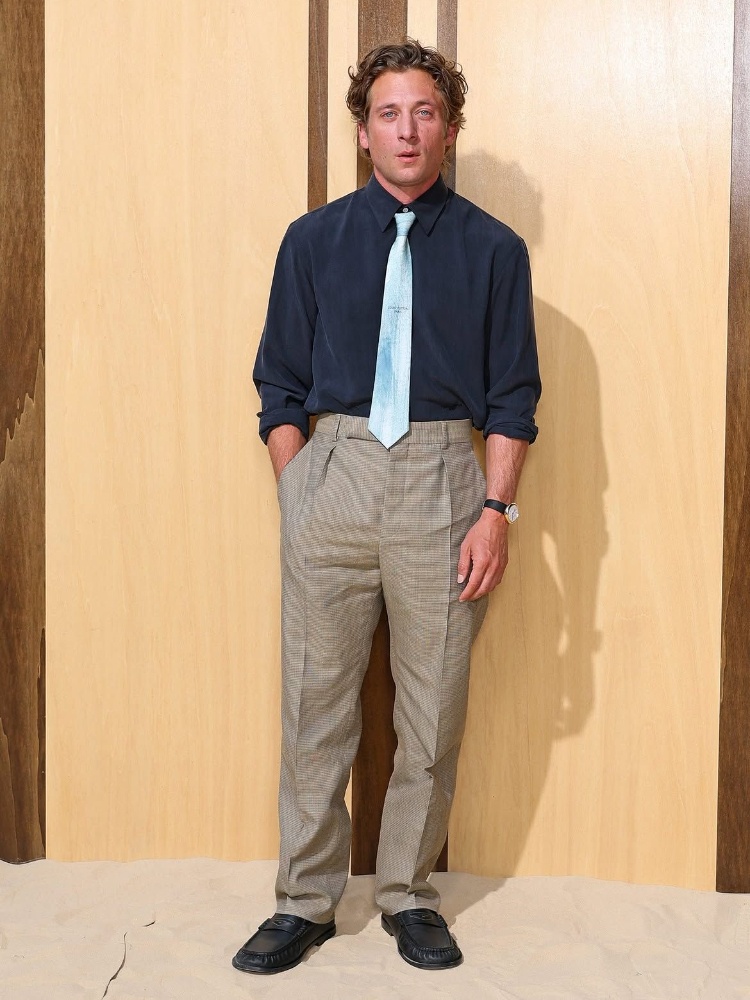 Jeremy Allen White in Louis Vuitton spring summer 27'
