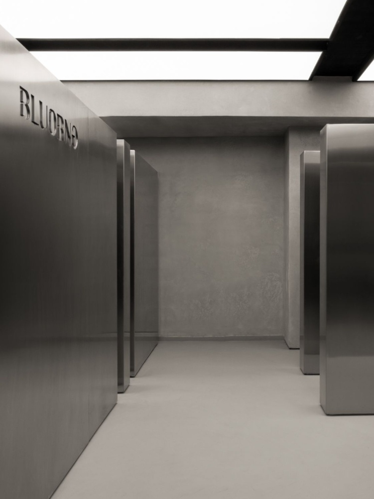 Stainless-steel partitions