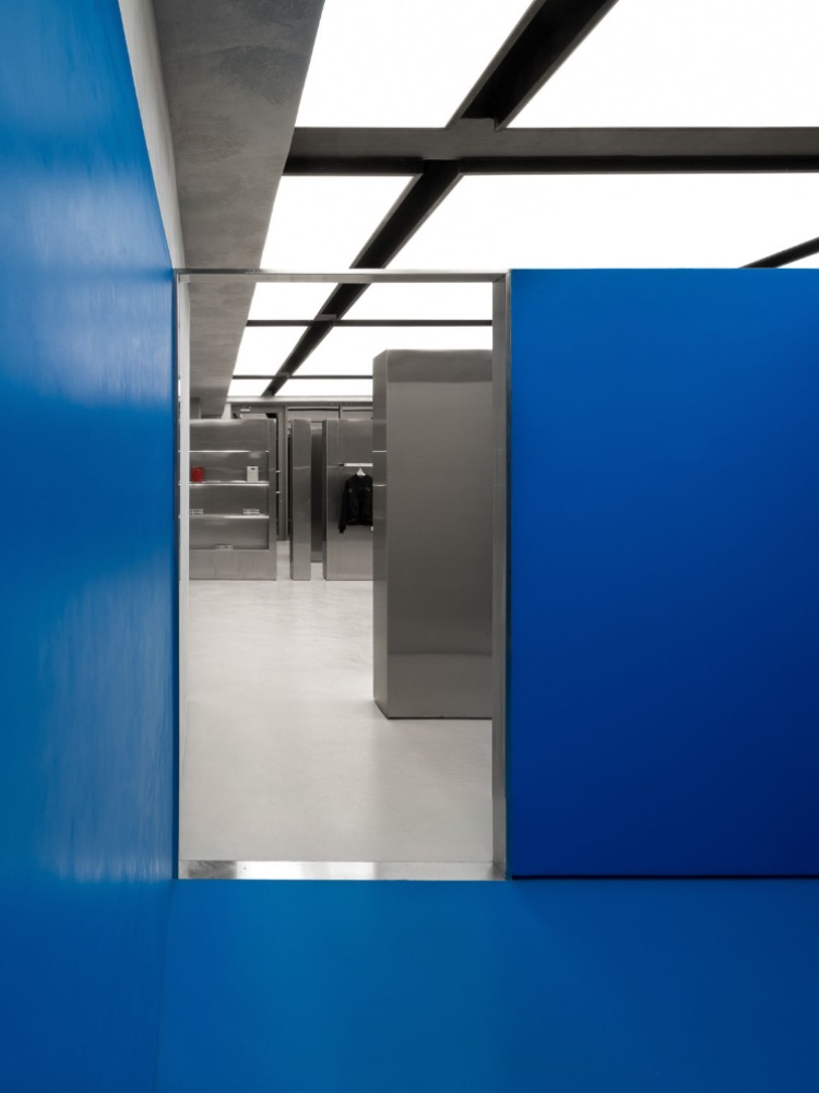 Accent colour appears as cobalt blue