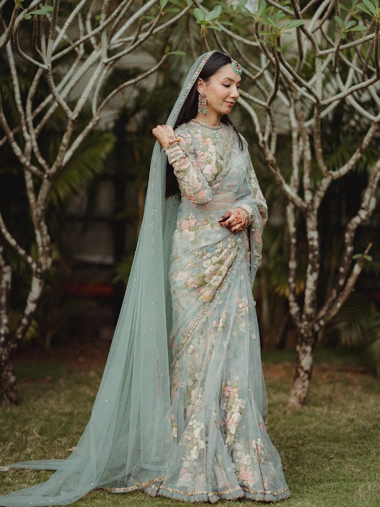 Bride Priya Mittal chose a green Sabyasachi sari for her wedding