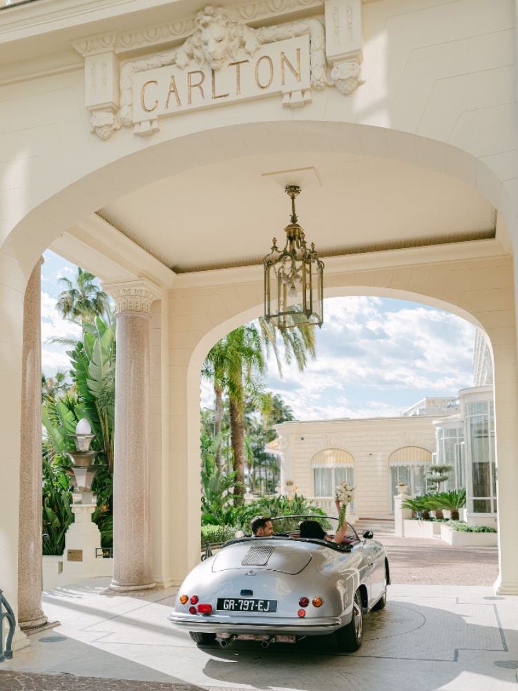 Couples can drive off into the sunset in a vintage car