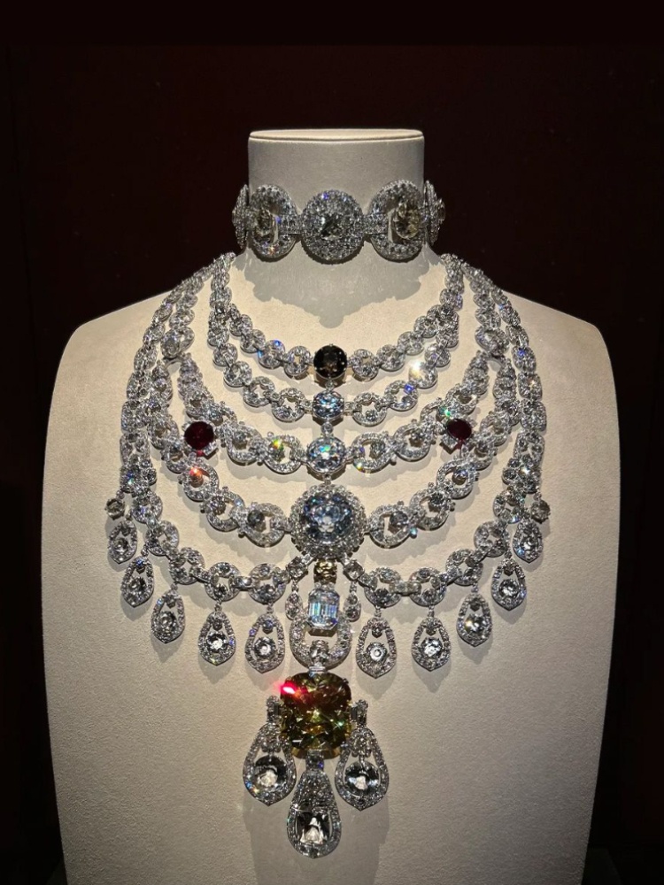 Maharajah Sir Bhupinder Singh of Patiala’s ceremonial Cartier necklace, composed of 2,930 diamonds weighing 1000 carats