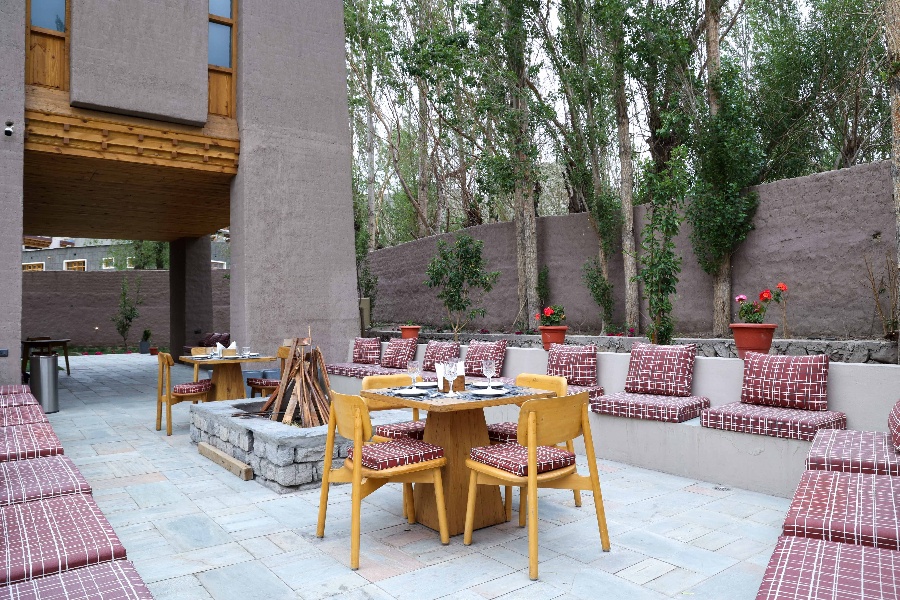 Chospa Outdoor 1_TheNod