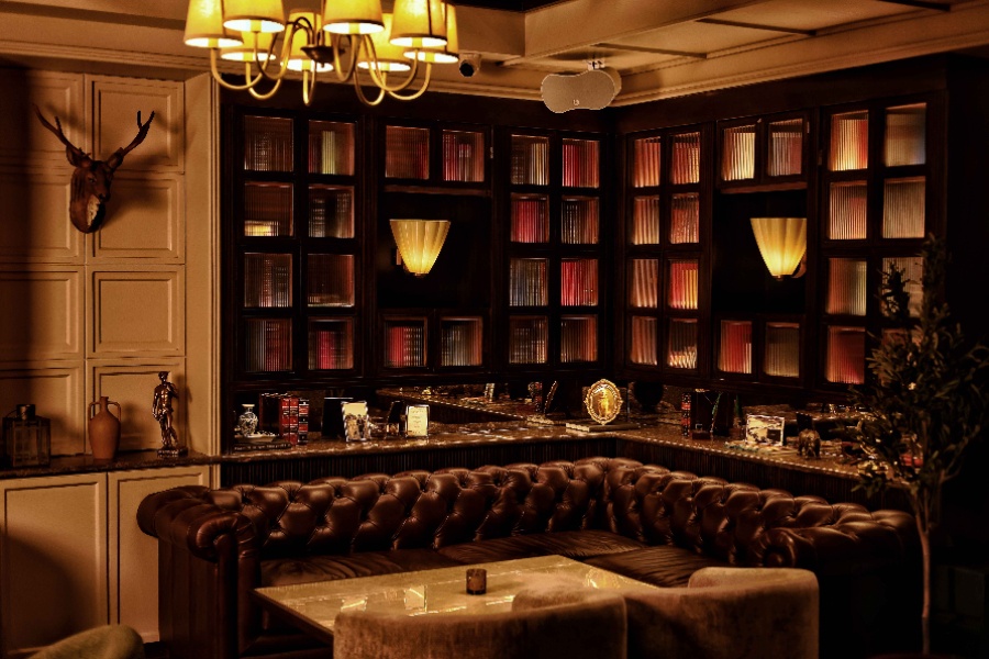 Old-Hollywood inspired interiors at the bar