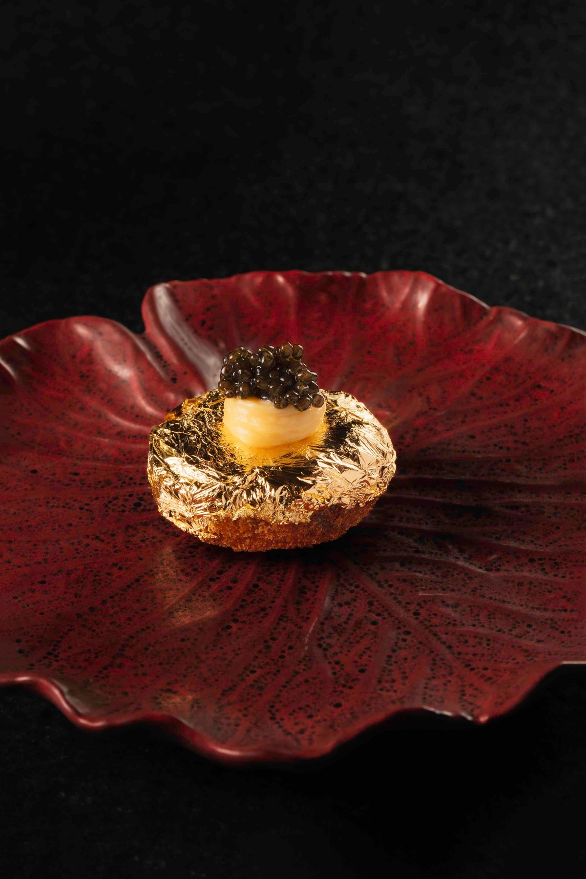 Crispy duck nugget finished with hollandaise, Beluga caviar and an edible gold leaf