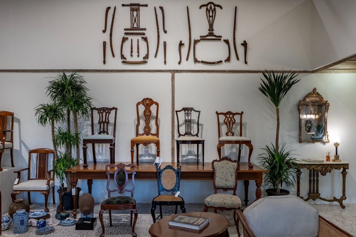 A History of India Through Chairs Mahendra Doshi Mumbai