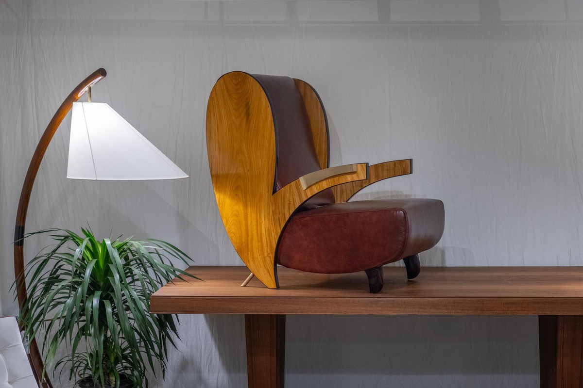 A History of India Through Chairs Mahendra Doshi Mumbai