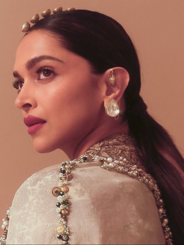 Deepika Padukone in Birdhichand Ghanshyamdas, TheWeddingCollective