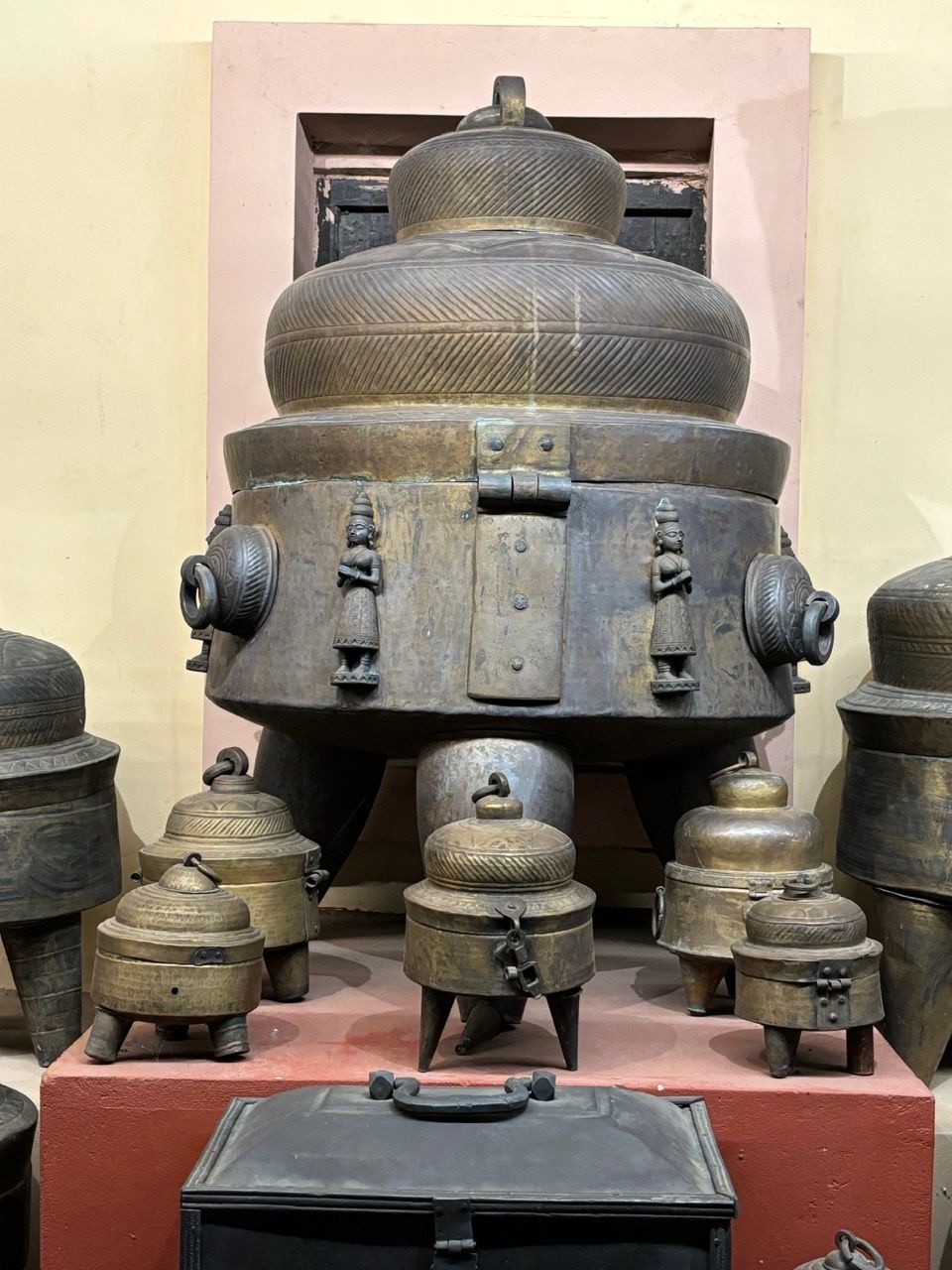 Dowry boxes from the Vechaar Museum