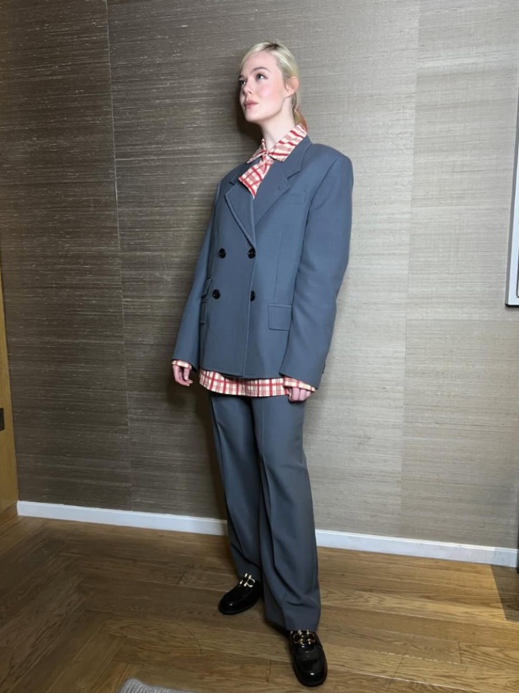 A Complete Unknown’s Elle Fanning in a boxy grey Bottega Veneta suit from pre-spring 2025