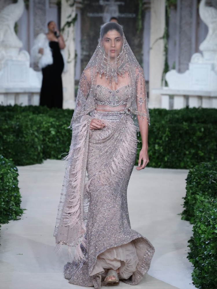 A look from Falguni Shane Peacock's India Couture Week 2025 show