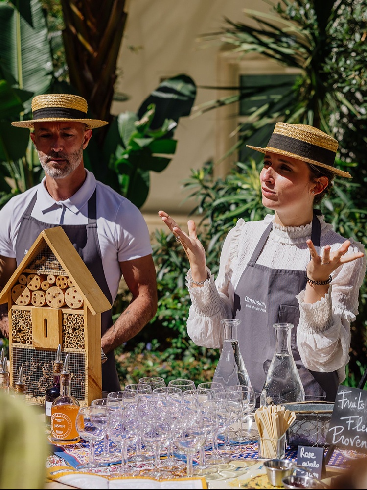 Create your own fragrance with the help of experts from Molinard