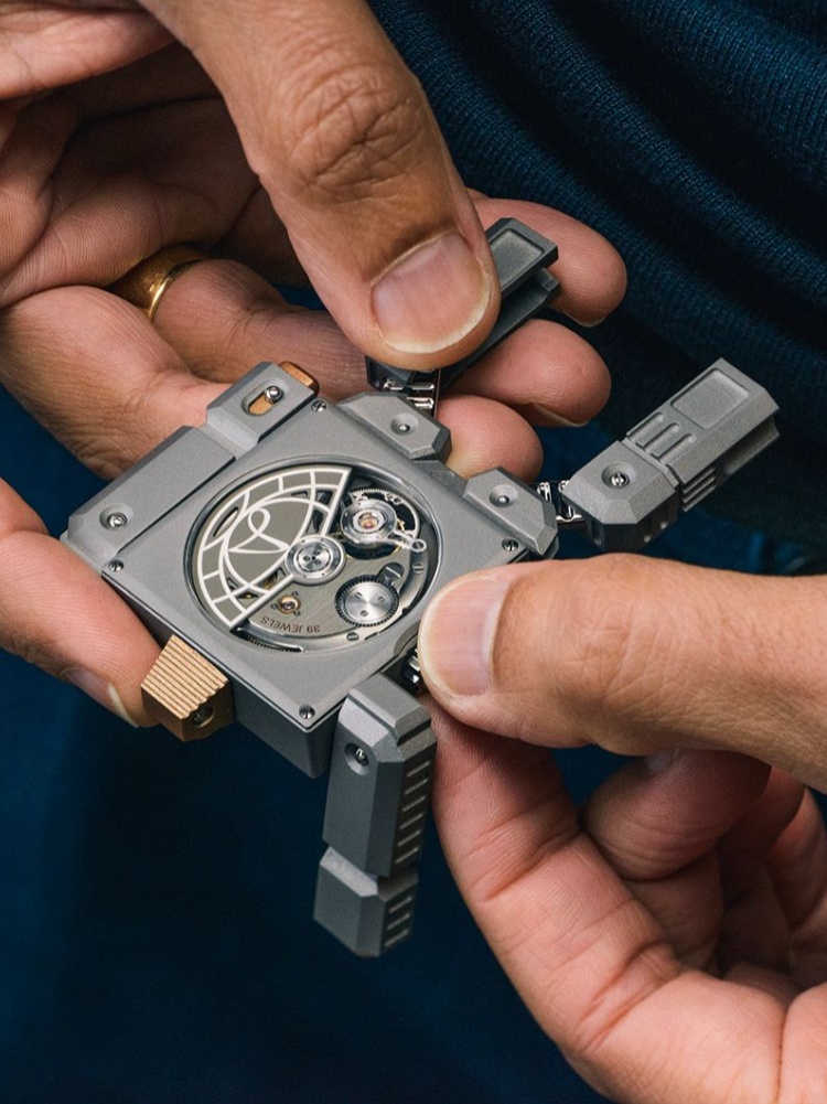 The Hautlence Retrovision ’85 watch transforms into a robot