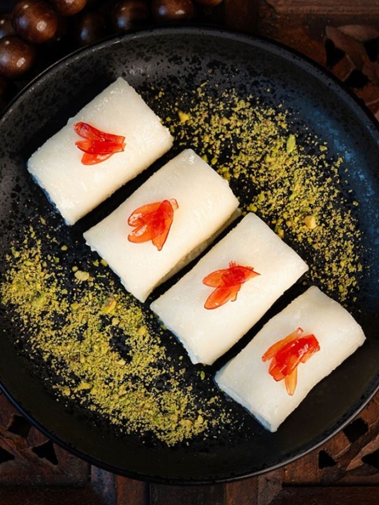 The halawat al-jibin at Al Samadi Sweets