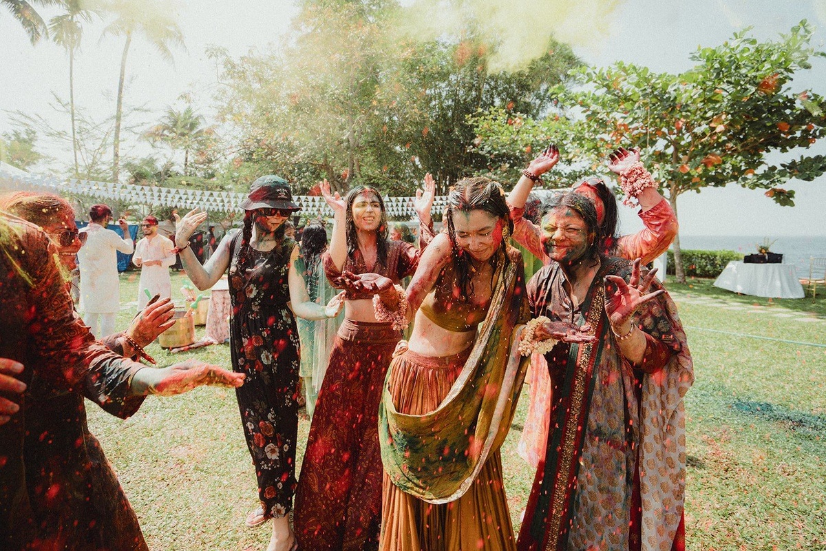 For her haldi, Priya Mittal had a Holi-themed party