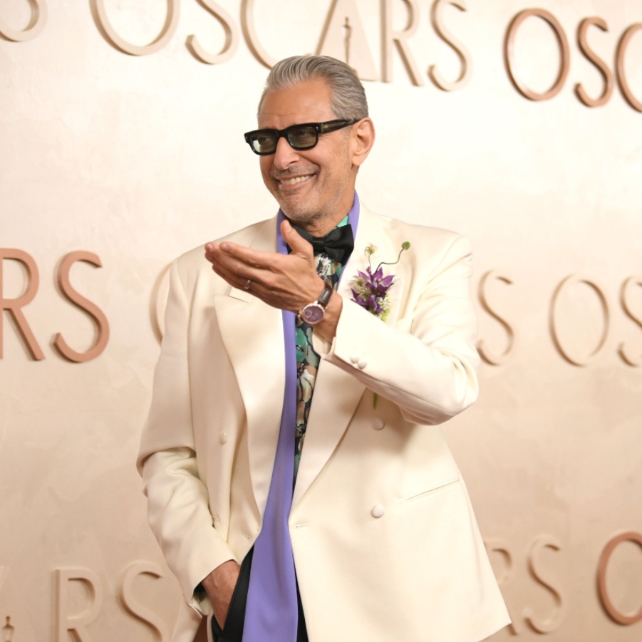 Wicked actor Jeff Goldblum at the 2025 Oscars wearing Prada and a lilac Égérie Moon Phase watch by Vacheron Constantin