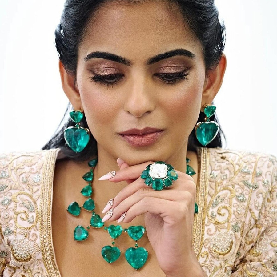 Isha Ambani in Kantilal Chhotalal Ring TheWeddingCollective
