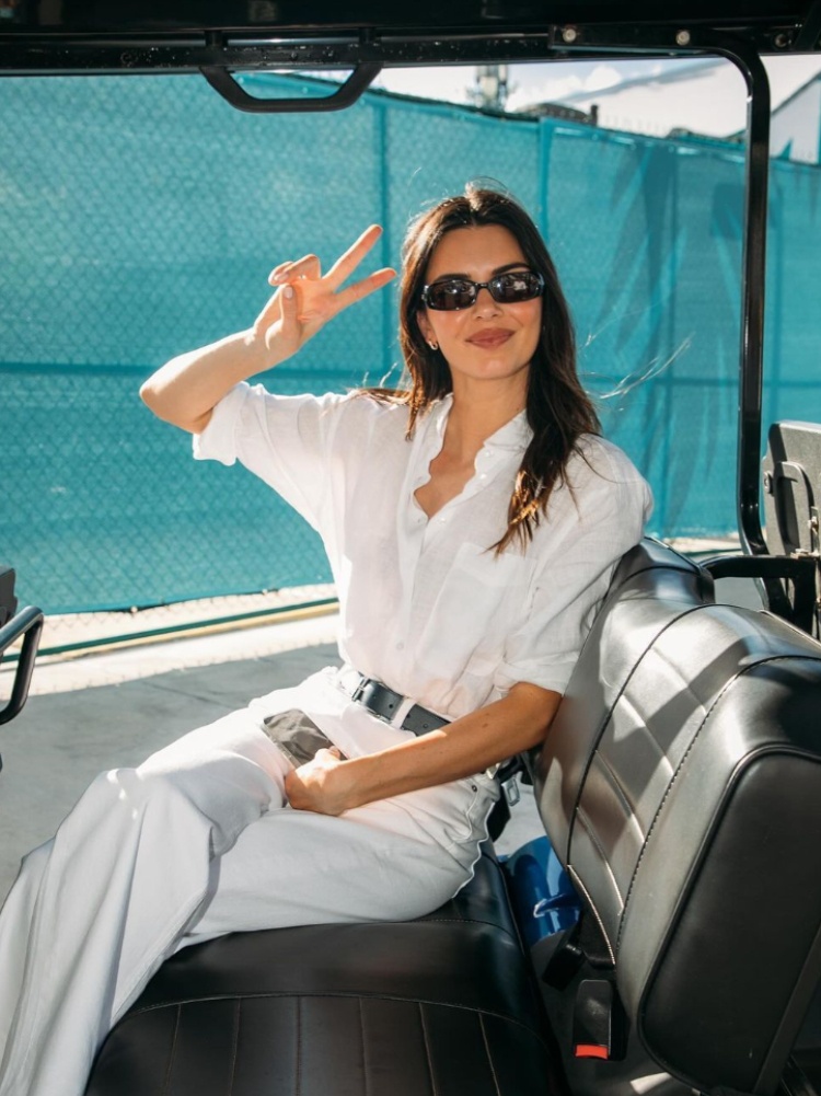 Kendall Jenner wearing the LHR sunglasses from Chimi
