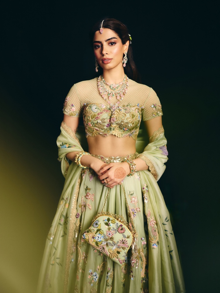 Khushi Kapoor with the Bagh-e-Noor bag by Meera Mahadevia