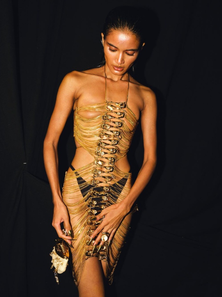 When body jewellery becomes the entire outfit - The Nod Mag When body jewellery becomes the entire outfit - The Nod Mag
