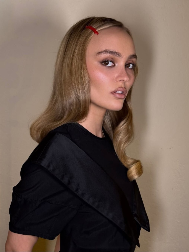 Nosferatu actor Lily-Rose Depp wearing lip liner