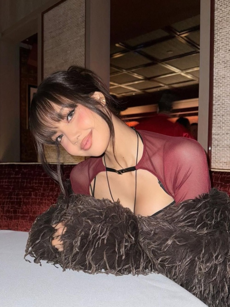 Lisa Manobal wearing lip liner