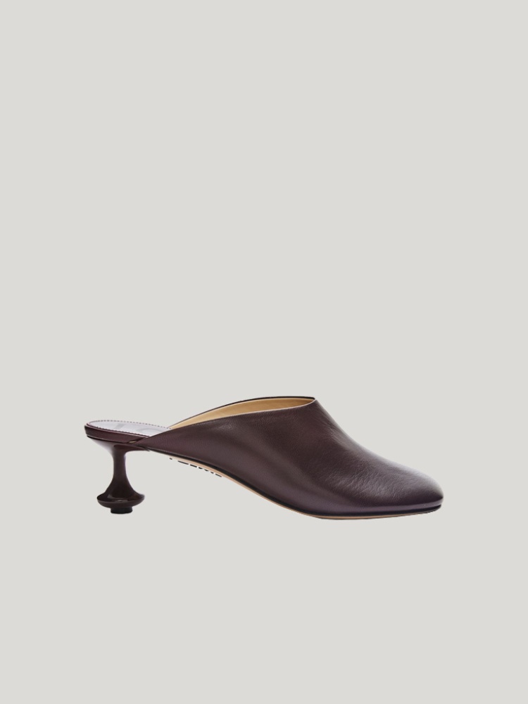 Loewe's Toy Mule was one of 2025's most popular shoe styles