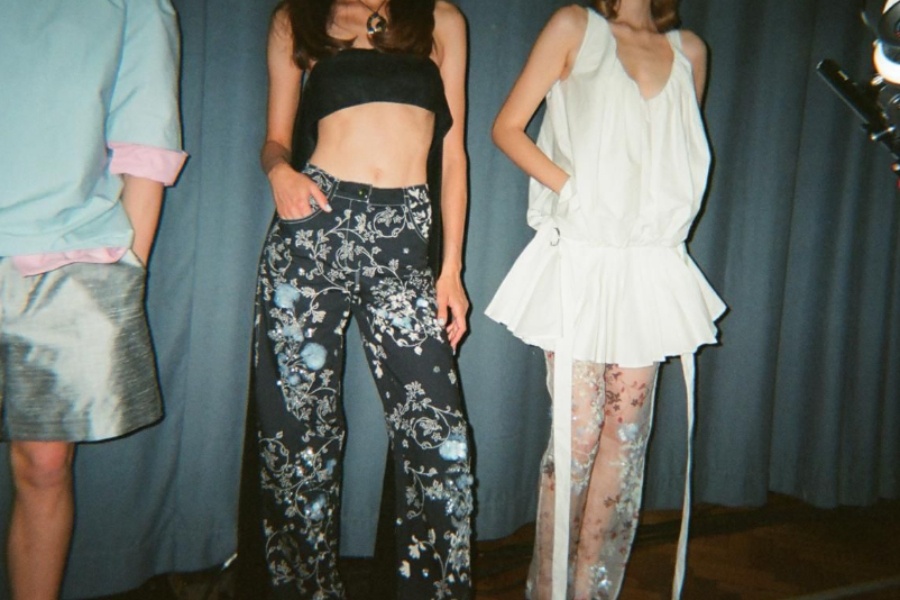 Lovebirds London show backstage