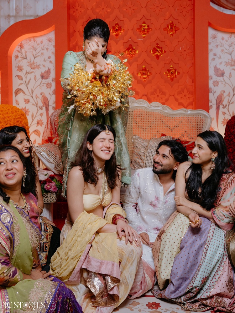 The bride in custom Punit Balana with Mrinalini Chandra kaleeras